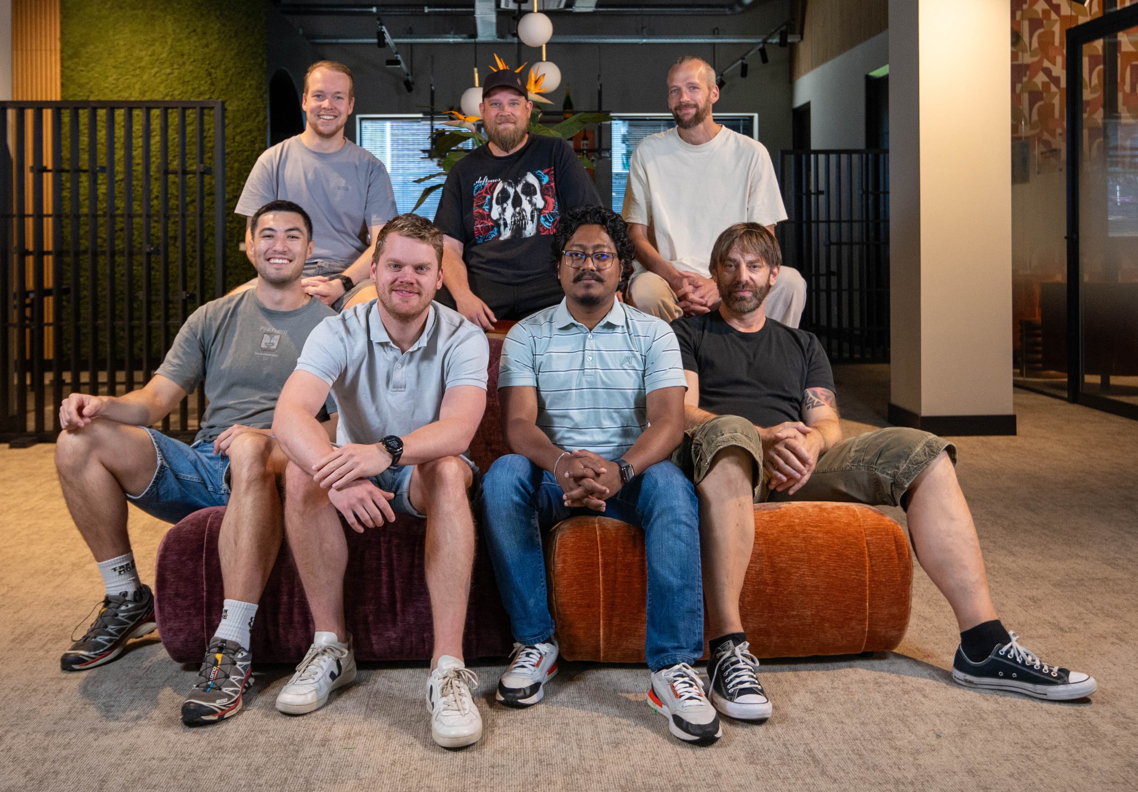 Teamleden werken samen aan een AI-project in het Smaile AI Lab